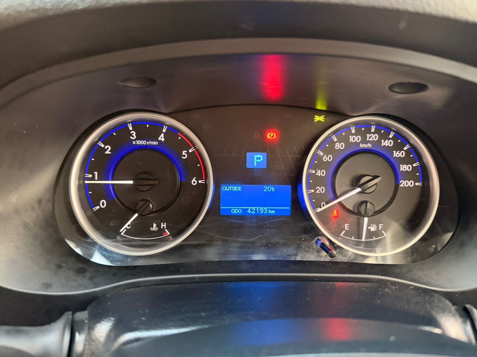 Toyota Hilux SR5 2018 White image